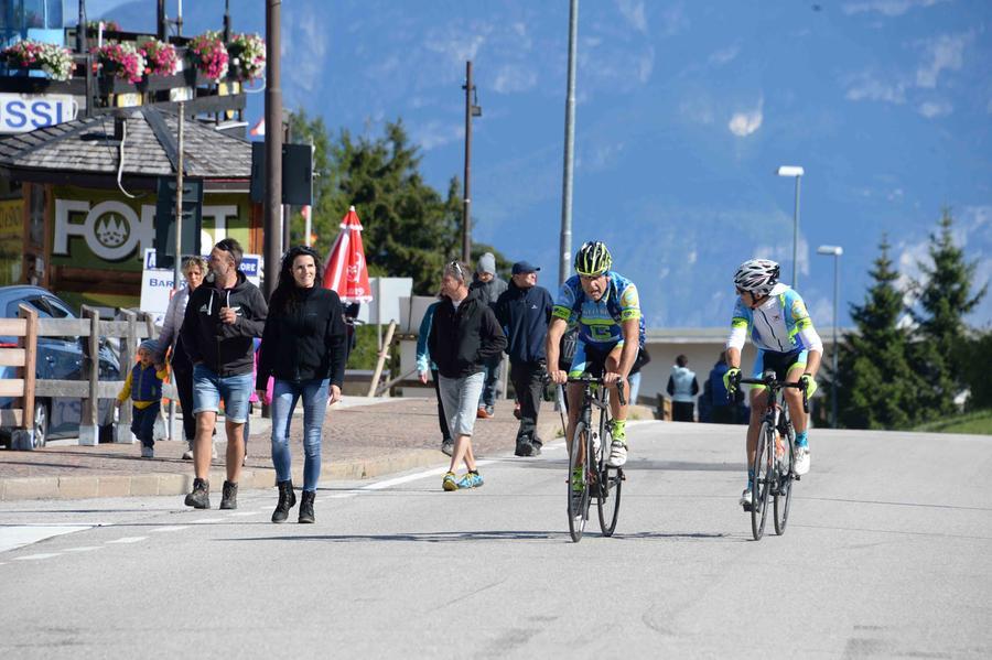 il gioco del cerchio della bicicletta in trentino