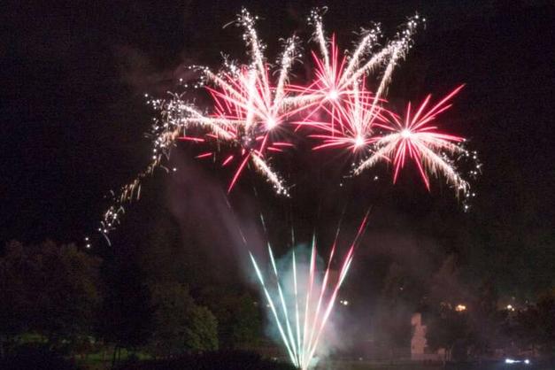 Fuochi D'artificio Luci Led Colorate - Fuochi D'artificio - Slovenia, Nuova  - Piattaforma all'ingrosso