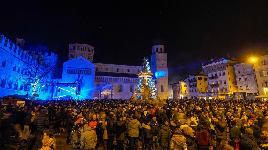 Capodanno, Tutti In Piazza Duomo Per Brindare Assieme. A Ritmo Di ...