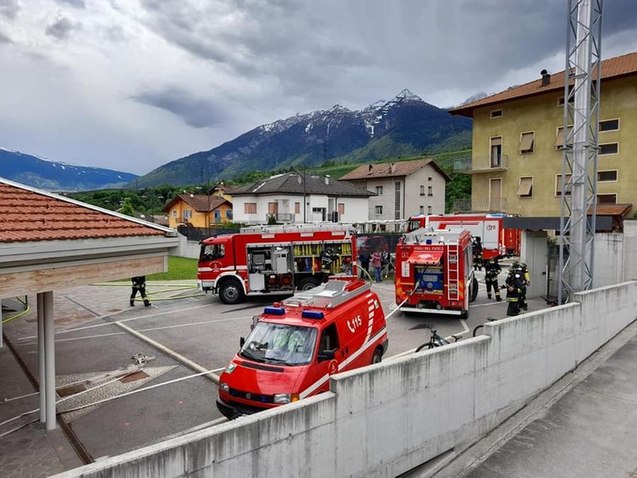 Denno, scuola invasa dal fumo e dispersi. Ma per fortuna è solo  un'esercitazione - Locale - Trentino