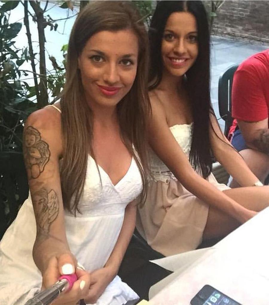 Dellai Twins Le Pornostar Trentine Tornano In Patria Locale Trentino