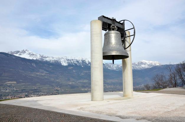 La Campana Di Rovereto.La Campana Dei Caduti E Di Nuovo Ferma Trento Trentino